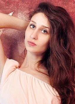 Valeriya from Kharkov, 29 years, with grey eyes, light brown hair, Christian, studying.