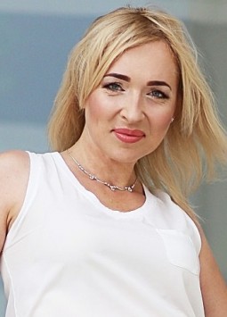 Svetlana from Simferopol, 53 years, with blue eyes, blonde hair, Christian, economist.