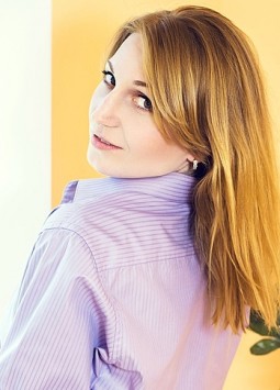 Vita from Kiev, 32 years, with green eyes, light brown hair, Christian, Home business.