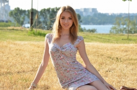 Anna from Zaporizhhya, 29 years, with green eyes, blonde hair, Christian, philologist. #4
