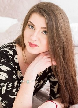 Olga from Kharkov, 30 years, with green eyes, dark brown hair, Christian, psychologist.