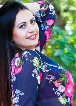 Anna from Nikolayev, 31 years, with brown eyes, dark brown hair, Christian, Call Center.