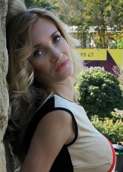 Anna from Kiev, 38 years, with blue eyes, blonde hair, Christian, HR manager.