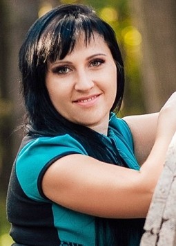 Alena from Cherkassy, 34 years, with green eyes, black hair, Christian.