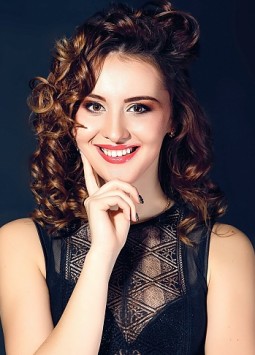 Darina from Chernihiv, 27 years, with hazel eyes, light brown hair, Christian, I am a student.
