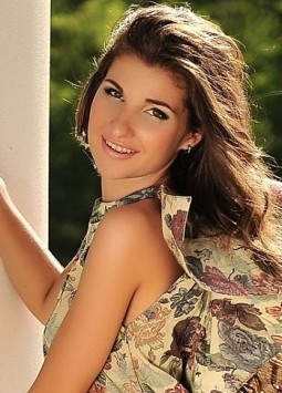 Vladislava from Odessa, 33 years, with brown eyes, dark brown hair, Christian, logistical manager.