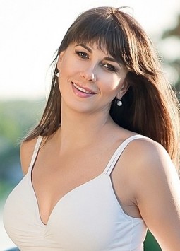 Irina from Kharkov, 47 years, with hazel eyes, light brown hair, Christian, doctor.