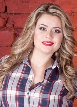 Alina from Melitopol, 30 years, with green eyes, blonde hair, Christian, singer.