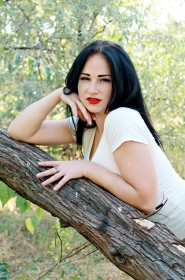 Suzanne from Kiev, 28 years, with green eyes, black hair, Christian, manager. #2