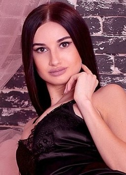 Svetlana from Poltava, 28 years, with brown eyes, black hair, Christian, Model.