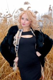Nina from Dnipropetrovsk, 32 years, with brown eyes, blonde hair, Christian, journalist. #1