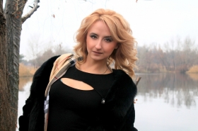 Nina from Dnipropetrovsk, 32 years, with brown eyes, blonde hair, Christian, journalist. #2