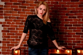 Nina from Dnipropetrovsk, 32 years, with brown eyes, blonde hair, Christian, journalist. #12