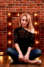 Nina from Dnipropetrovsk, 32 years, with brown eyes, blonde hair, Christian, journalist. #13