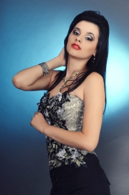 Olga from Nikolaev, 33 years, with hazel eyes, black hair, Christian, Photograf. #2