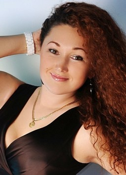 Vialetta from Kharkov, 35 years, with brown eyes, red hair, Christian, Manager.