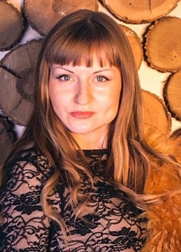 Irina from Chuhuiv, 41 years, with brown eyes, light brown hair, Christian, Manager.