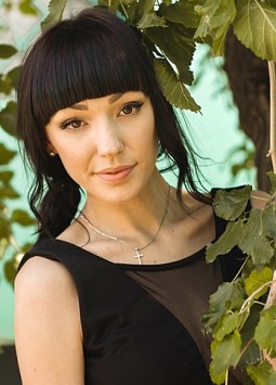Elena from Nikolaev, 30 years, with brown eyes, black hair, Christian, Seller.