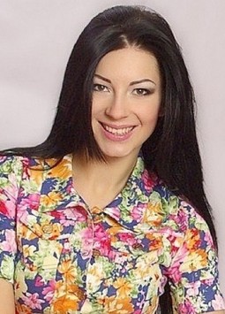 Svetlana from Lugansk, 34 years, with brown eyes, black hair, Christian, lawyer.