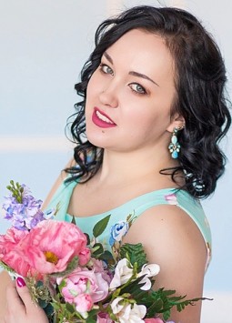 Julia from Nikolaev, 35 years, with green eyes, black hair, Christian, Primary school teacher.