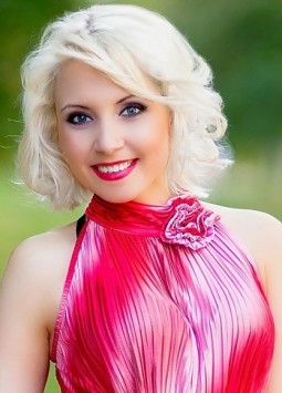 Viktoria from Poltava, 27 years, with blue eyes, blonde hair, Christian, translator.
