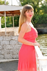 Larisa from Nikolaev, 39 years, with green eyes, light brown hair, Christian, accountant. #8
