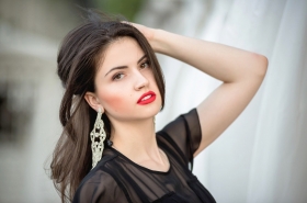 Irina from Nikolaev, 28 years, with brown eyes, black hair, Christian, banking. #1