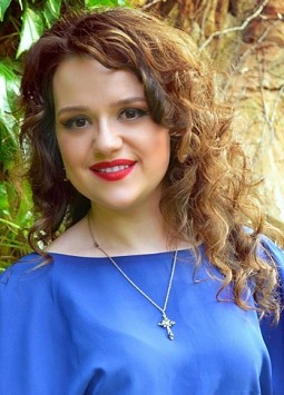 Natalya from Kharkov, 33 years, with hazel eyes, dark brown hair, Christian, doctor.