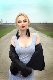 Marina from Nikolaev, 35 years, with blue eyes, dark brown hair, Journalist. #10