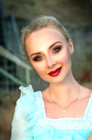 Marina from Nikolaev, 35 years, with blue eyes, dark brown hair, Journalist. #11