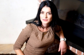 Katya from Lugansk, 39 years, with green eyes, black hair, Christian, Lawyer. #11