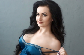 Anastasia from Kiev, 30 years, with green eyes, black hair, Christian, store manager. #3