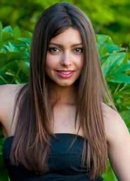 Juliya from Kherson, 33 years, with brown eyes, dark brown hair, Christian, manager.