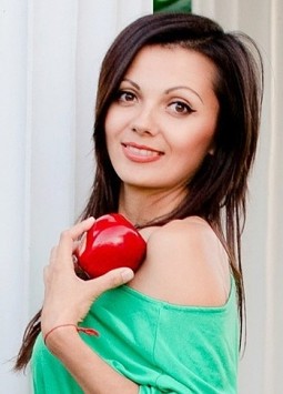 Valentina from Cherkassy, 41 years, with hazel eyes, black hair, Christian, Merchandise.