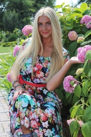 Nadiia from Kiev, 29 years, with green eyes, blonde hair, Christian, The stylist, visagiste. #21