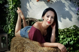 Anastasia from Kherson, 38 years, with brown eyes, black hair, Christian, Manager. #4