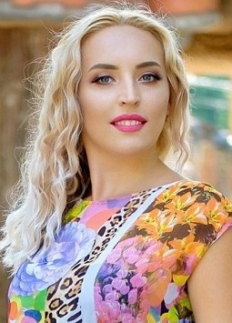 Irina from Nikolaev, 40 years, with blue eyes, blonde hair, Christian.