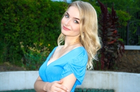 Yulia from Kherson, 27 years, with green eyes, blonde hair, Christian, correspondent. #1
