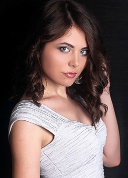 Darina from Poltava, 27 years, with green eyes, dark brown hair, Christian, student.