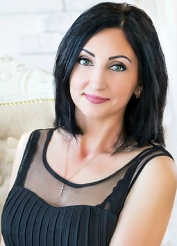 Oksana from Nikolaev, 41 years, with brown eyes, black hair, Christian, educator.
