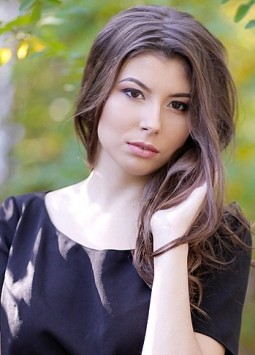 Liliya from Konstantinovka, 26 years, with brown eyes, dark brown hair, Christian, nurse.