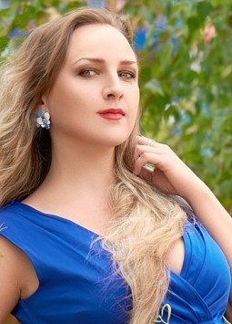 Inessa from Kharkov, 35 years, with green eyes, light brown hair, Christian, Manager.