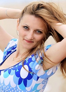 Victoria from Nikolaev, 37 years, with blue eyes, light brown hair, Christian, administrator.