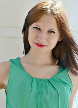 Elena from Cherkassy, 25 years, with green eyes, light brown hair, Christian.
