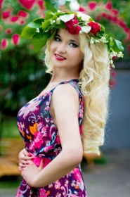 Olga from Melitopol, 36 years, with brown eyes, blonde hair, Christian, Economics Consultor. #3