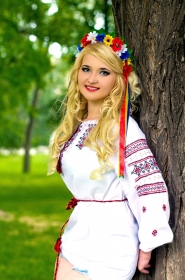 Olga from Melitopol, 36 years, with brown eyes, blonde hair, Christian, Economics Consultor. #4
