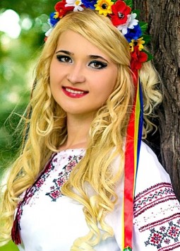 Olga from Melitopol, 36 years, with brown eyes, blonde hair, Christian, Economics Consultor.