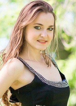 Anzhelika from Kremenchuk, 27 years, with green eyes, light brown hair, Christian, Hairdresser.