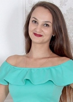 Margarita from Lugansk, 27 years, with brown eyes, dark brown hair, Christian, nurse.