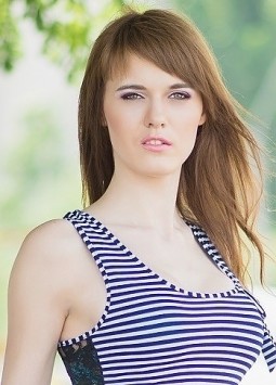 Alina from Nikolayev, 31 years, with green eyes, dark brown hair, Christian, Model.